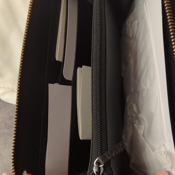 Authentic Gucci Zip over Wallet - Picture 7 of 12
